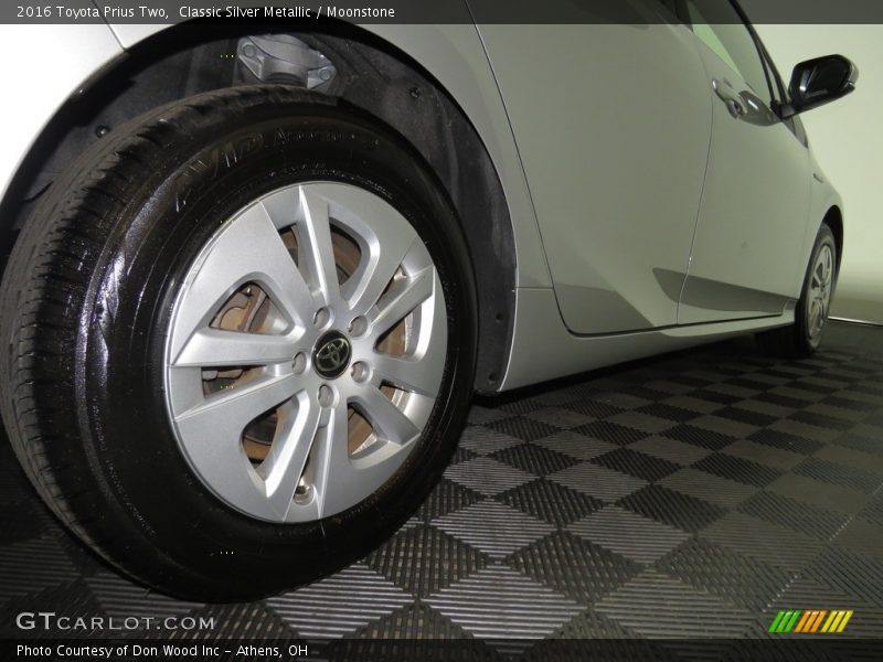 Classic Silver Metallic / Moonstone 2016 Toyota Prius Two
