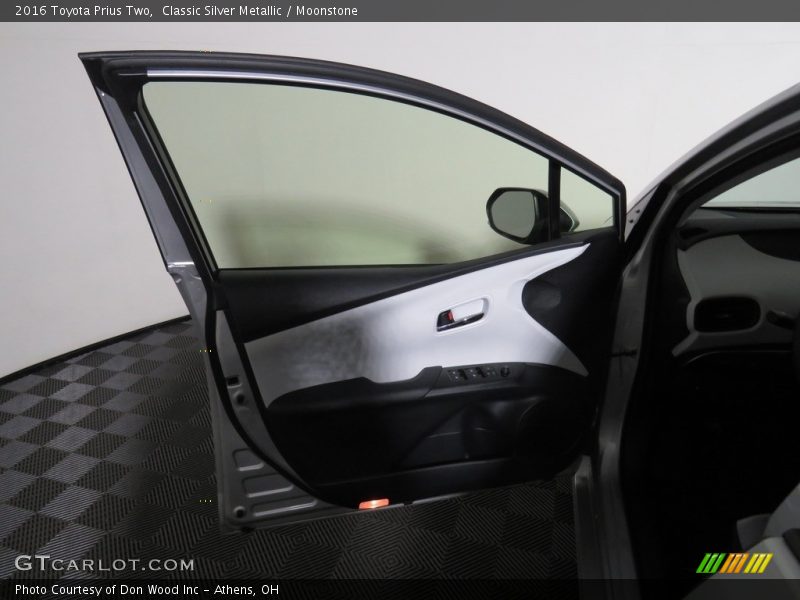 Classic Silver Metallic / Moonstone 2016 Toyota Prius Two