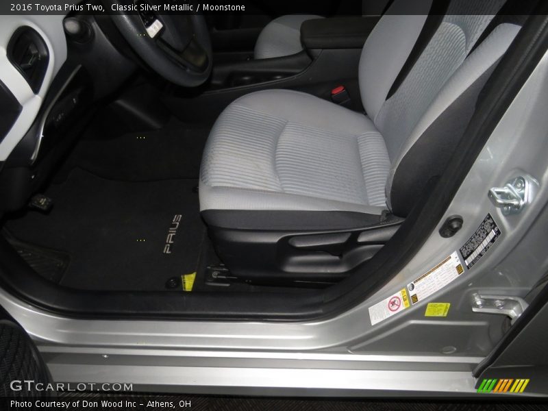 Classic Silver Metallic / Moonstone 2016 Toyota Prius Two