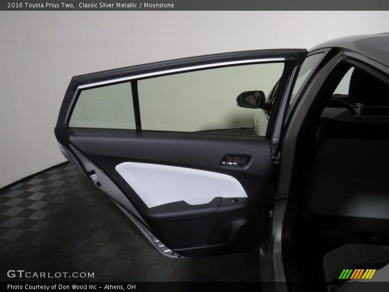 Classic Silver Metallic / Moonstone 2016 Toyota Prius Two