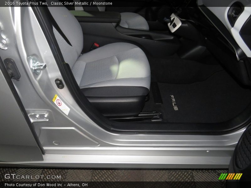 Classic Silver Metallic / Moonstone 2016 Toyota Prius Two