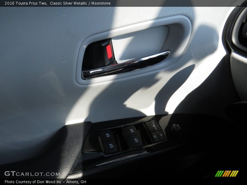 Classic Silver Metallic / Moonstone 2016 Toyota Prius Two