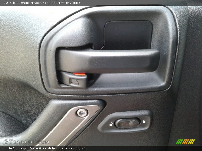 Bright White / Black 2014 Jeep Wrangler Sport 4x4