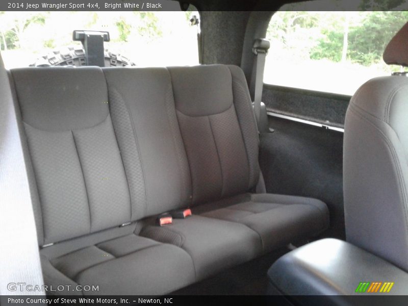 Bright White / Black 2014 Jeep Wrangler Sport 4x4