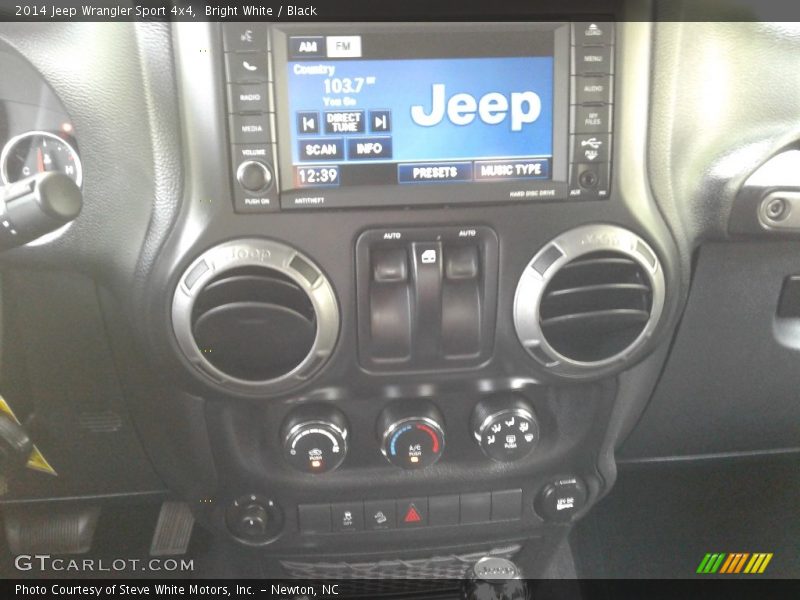 Bright White / Black 2014 Jeep Wrangler Sport 4x4