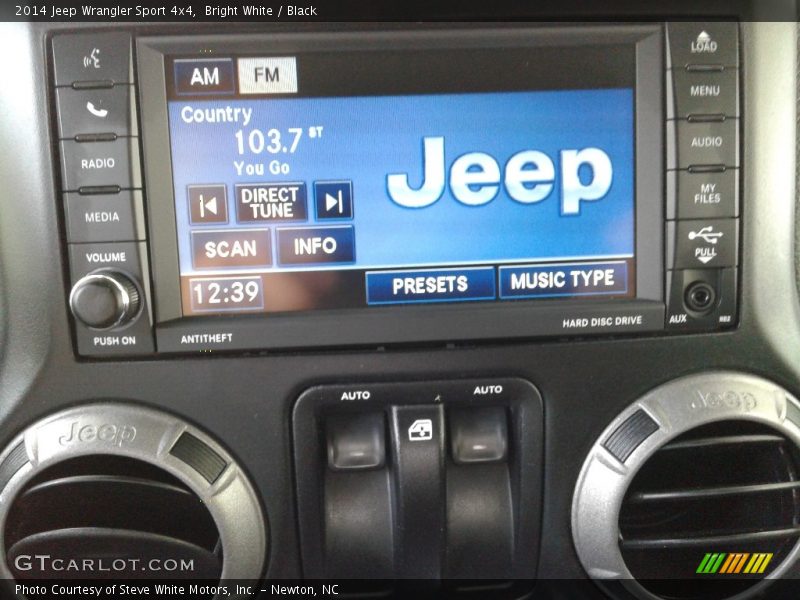 Bright White / Black 2014 Jeep Wrangler Sport 4x4