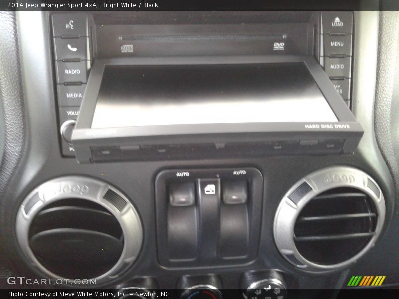 Bright White / Black 2014 Jeep Wrangler Sport 4x4