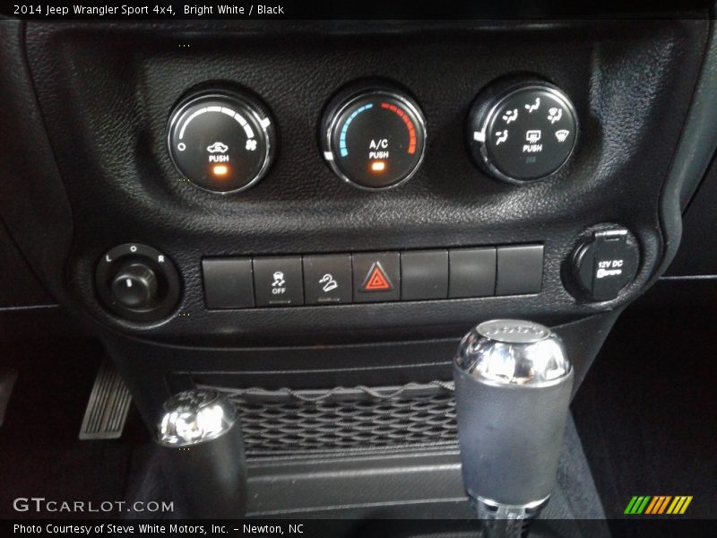 Bright White / Black 2014 Jeep Wrangler Sport 4x4