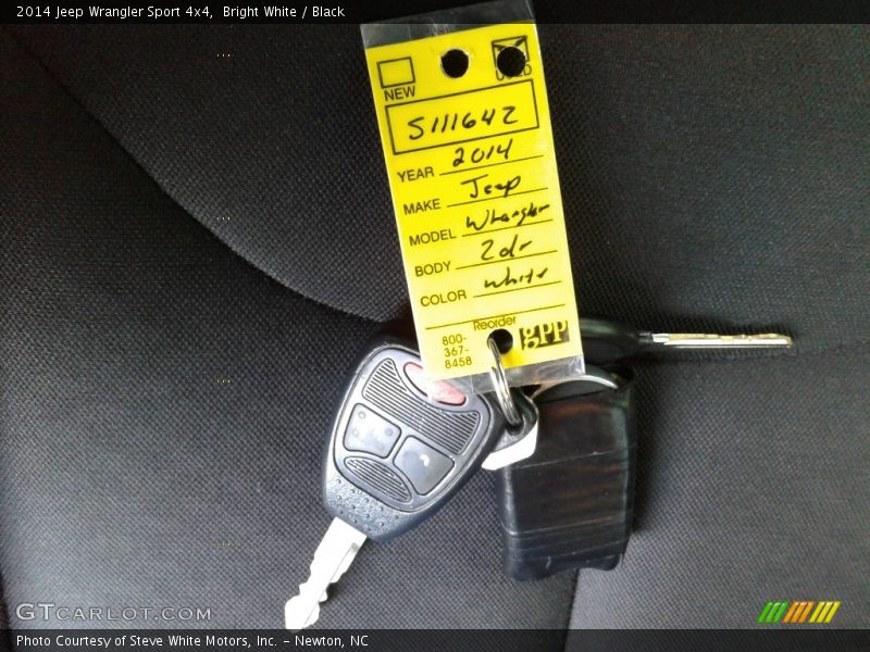 Bright White / Black 2014 Jeep Wrangler Sport 4x4