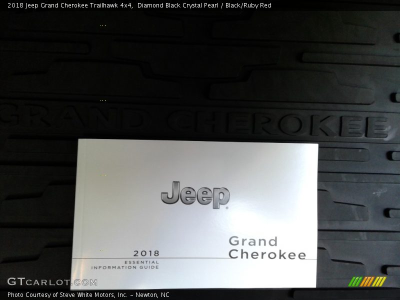 Diamond Black Crystal Pearl / Black/Ruby Red 2018 Jeep Grand Cherokee Trailhawk 4x4