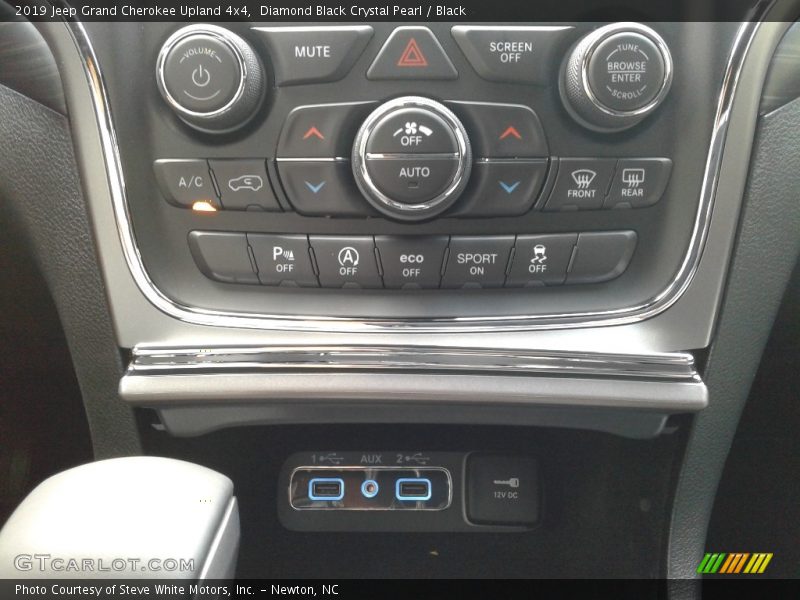 Diamond Black Crystal Pearl / Black 2019 Jeep Grand Cherokee Upland 4x4
