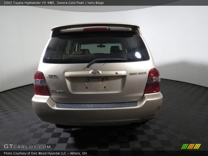 Sonora Gold Pearl / Ivory Beige 2007 Toyota Highlander V6 4WD