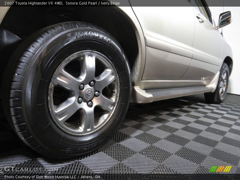 Sonora Gold Pearl / Ivory Beige 2007 Toyota Highlander V6 4WD