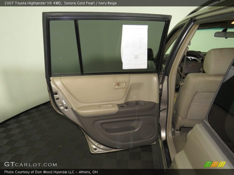 Sonora Gold Pearl / Ivory Beige 2007 Toyota Highlander V6 4WD
