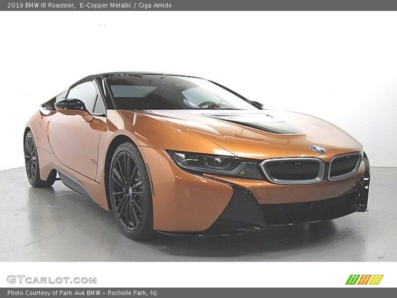 Front 3/4 View of 2019 i8 Roadster