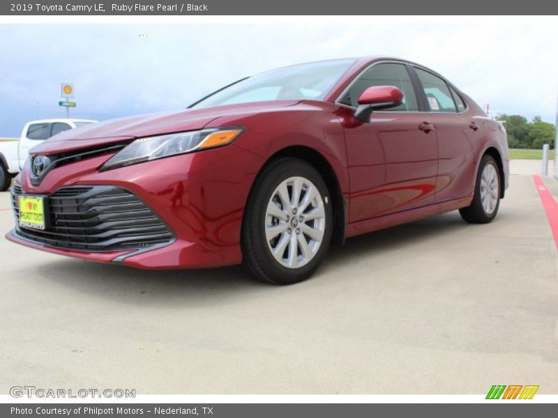 Ruby Flare Pearl / Black 2019 Toyota Camry LE