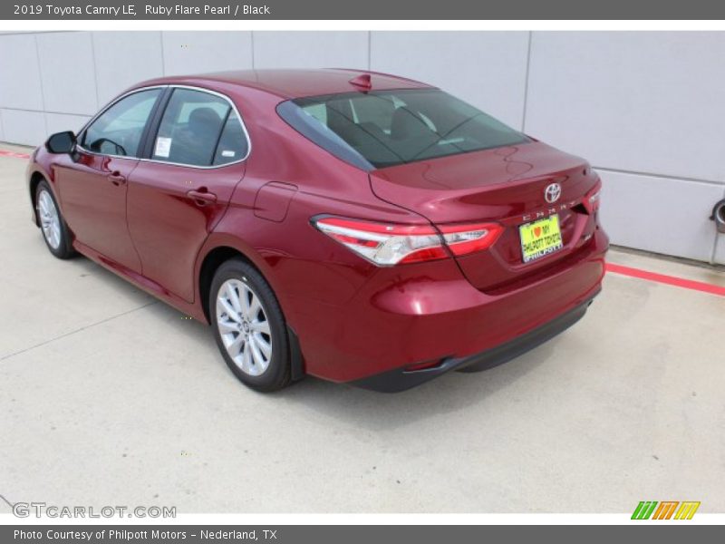Ruby Flare Pearl / Black 2019 Toyota Camry LE