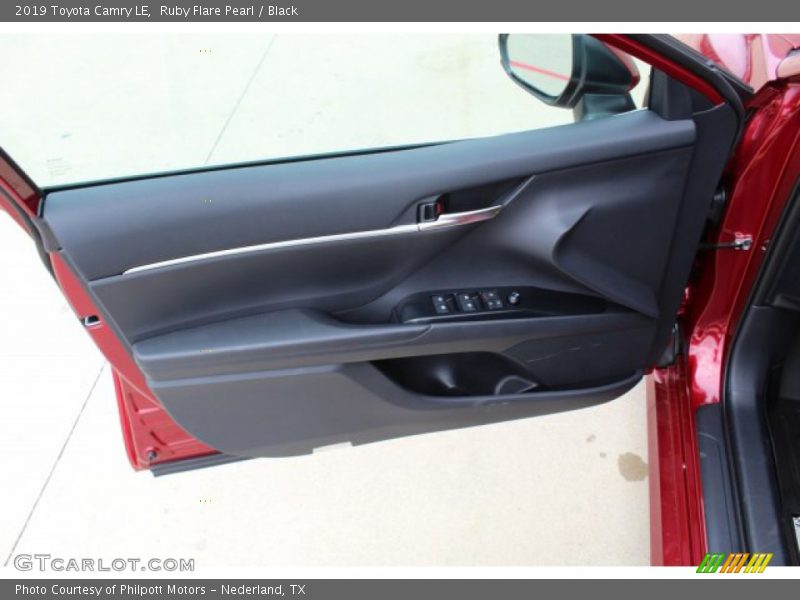 Ruby Flare Pearl / Black 2019 Toyota Camry LE