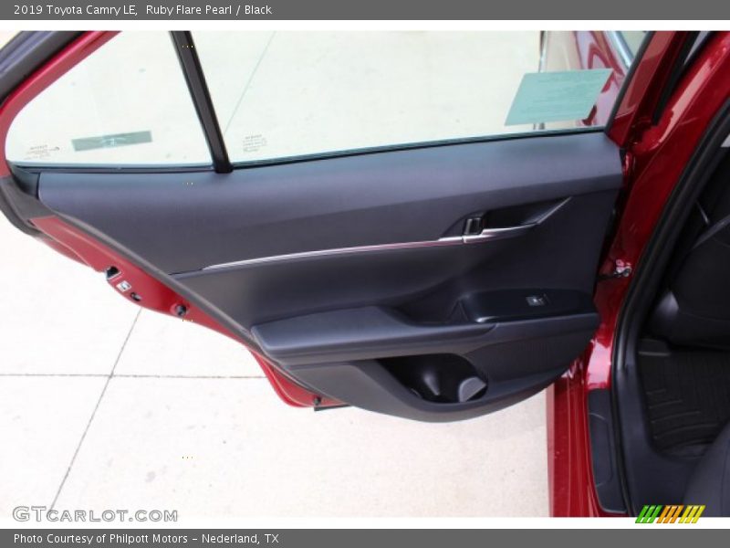 Ruby Flare Pearl / Black 2019 Toyota Camry LE