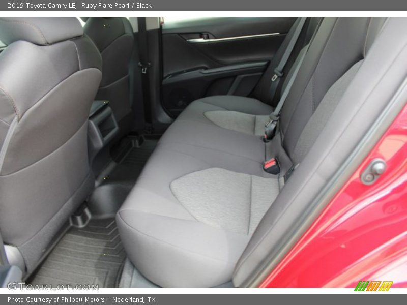 Ruby Flare Pearl / Black 2019 Toyota Camry LE