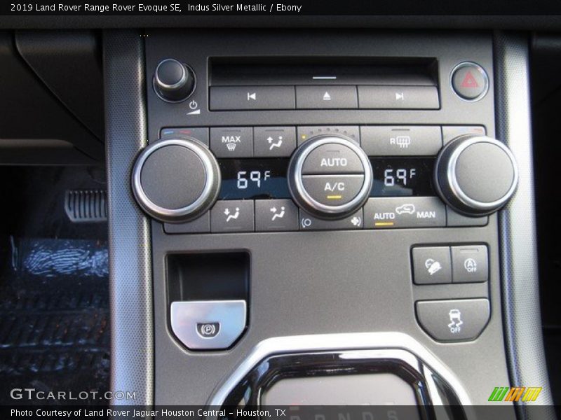 Controls of 2019 Range Rover Evoque SE