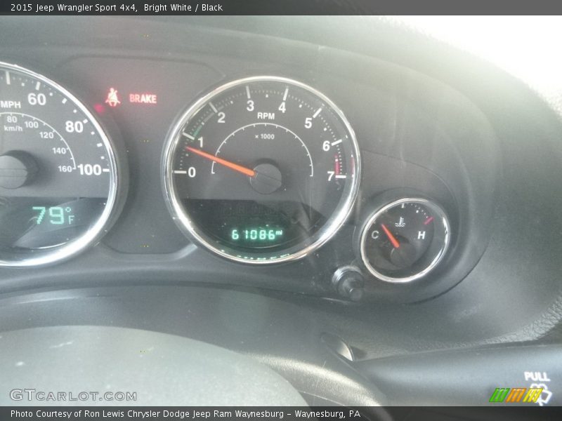 Bright White / Black 2015 Jeep Wrangler Sport 4x4