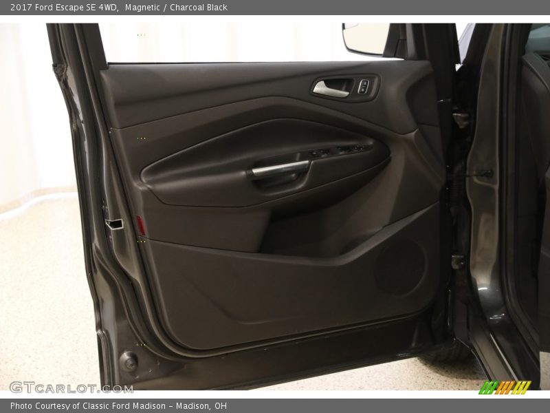 Magnetic / Charcoal Black 2017 Ford Escape SE 4WD