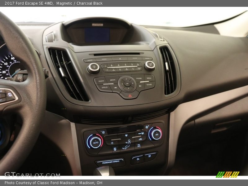 Magnetic / Charcoal Black 2017 Ford Escape SE 4WD