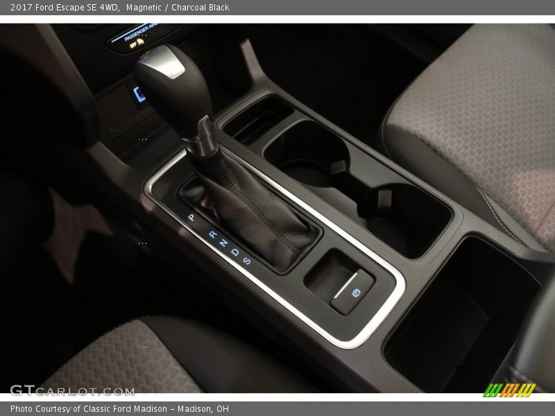 Magnetic / Charcoal Black 2017 Ford Escape SE 4WD