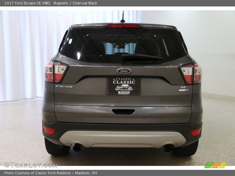 Magnetic / Charcoal Black 2017 Ford Escape SE 4WD