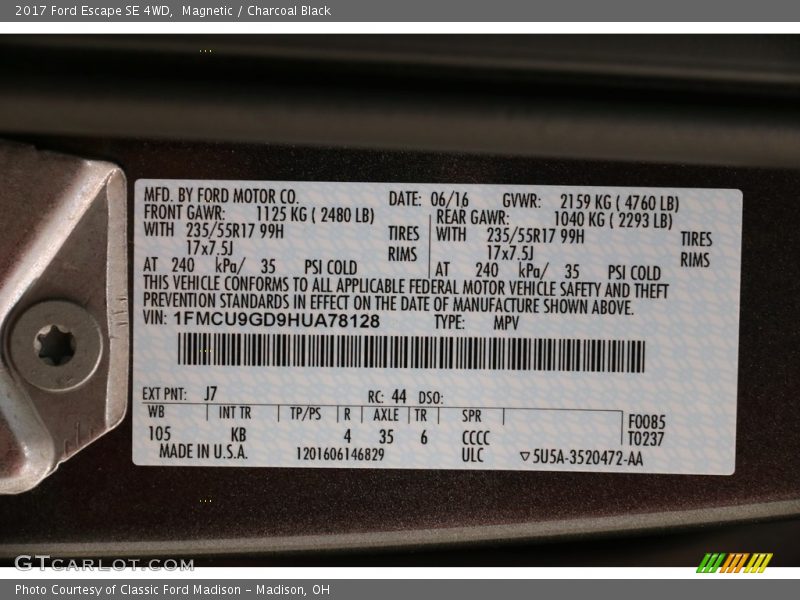 Magnetic / Charcoal Black 2017 Ford Escape SE 4WD