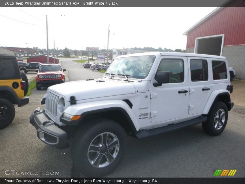 Bright White / Black 2019 Jeep Wrangler Unlimited Sahara 4x4