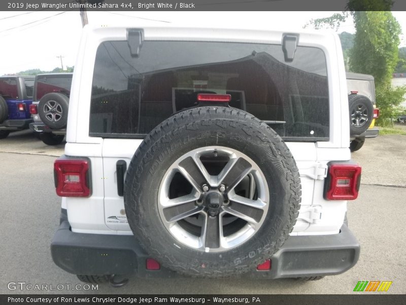 Bright White / Black 2019 Jeep Wrangler Unlimited Sahara 4x4