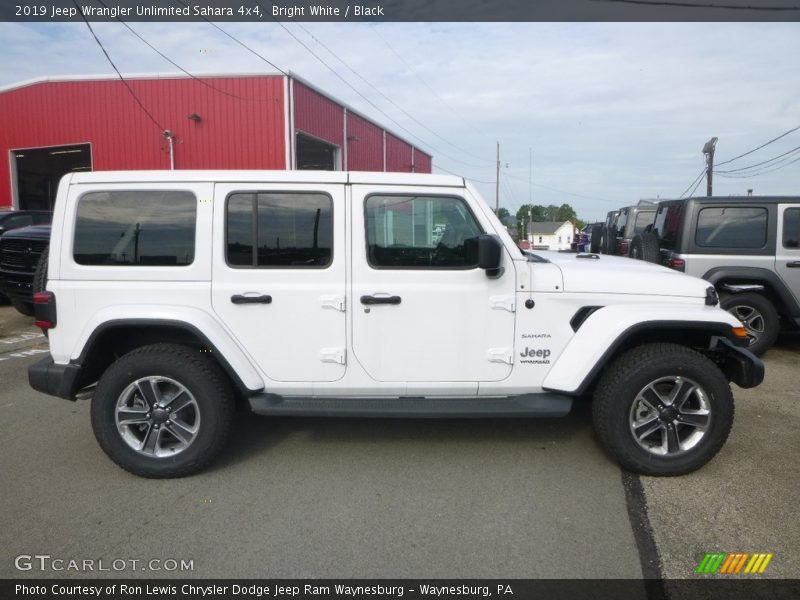 Bright White / Black 2019 Jeep Wrangler Unlimited Sahara 4x4