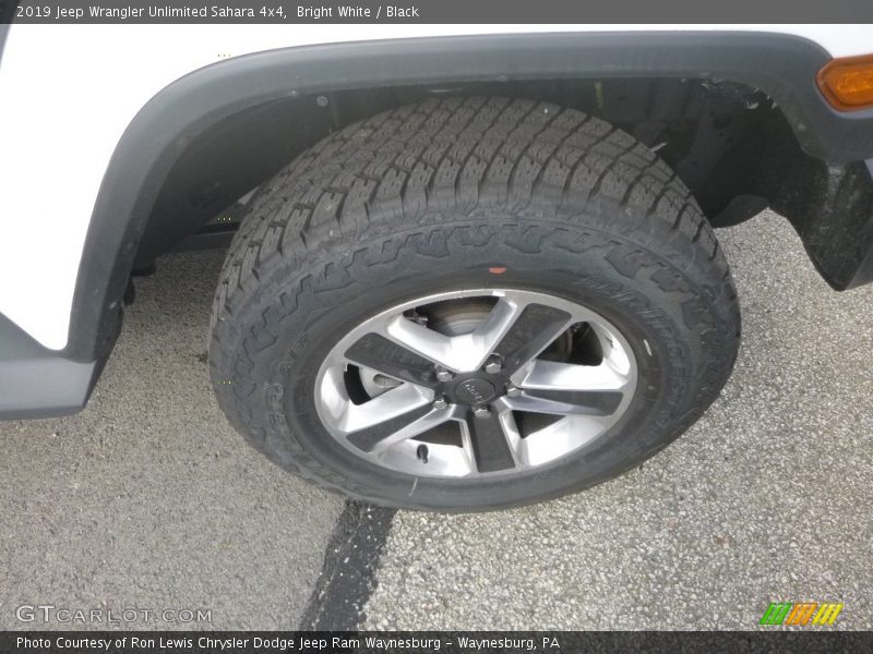 Bright White / Black 2019 Jeep Wrangler Unlimited Sahara 4x4