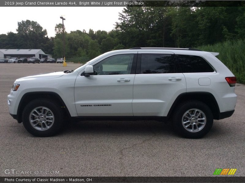 Bright White / Light Frost Beige/Black 2019 Jeep Grand Cherokee Laredo 4x4