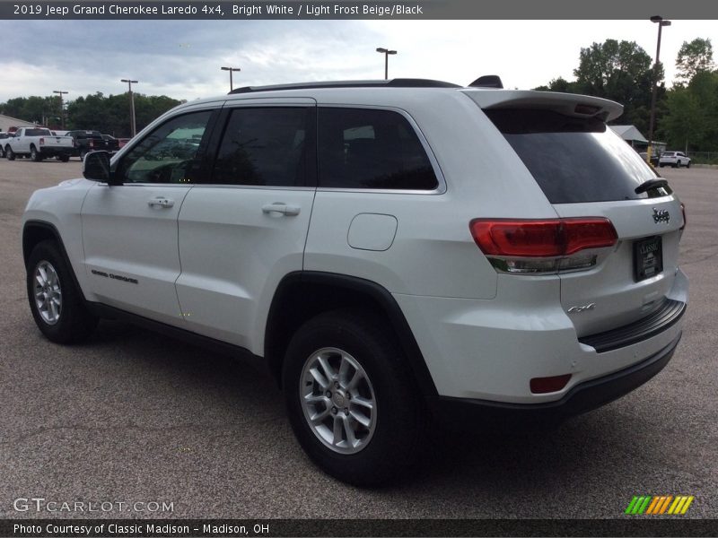 Bright White / Light Frost Beige/Black 2019 Jeep Grand Cherokee Laredo 4x4