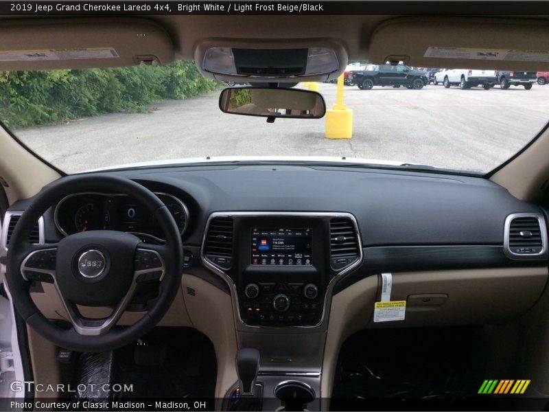 Bright White / Light Frost Beige/Black 2019 Jeep Grand Cherokee Laredo 4x4