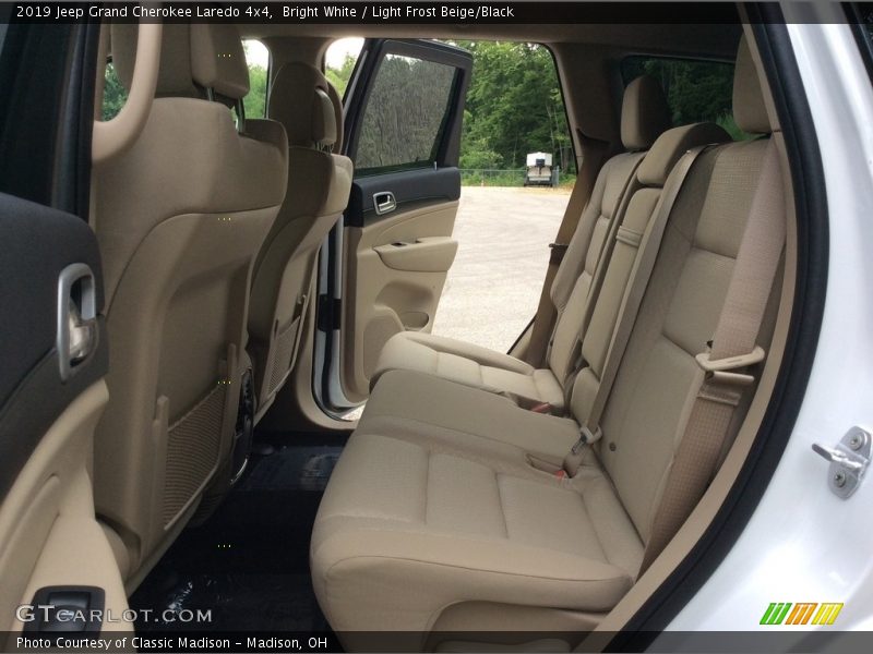 Bright White / Light Frost Beige/Black 2019 Jeep Grand Cherokee Laredo 4x4