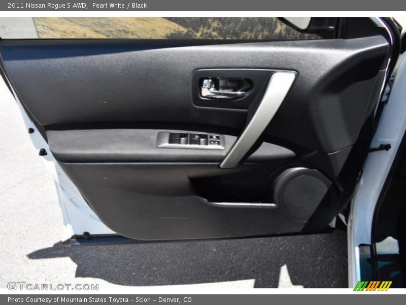 Pearl White / Black 2011 Nissan Rogue S AWD