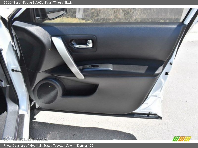 Pearl White / Black 2011 Nissan Rogue S AWD