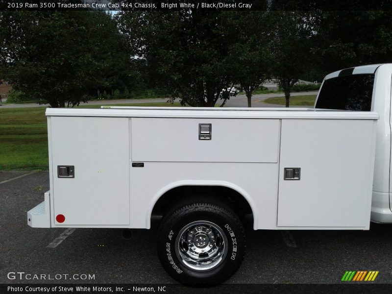 Bright White / Black/Diesel Gray 2019 Ram 3500 Tradesman Crew Cab 4x4 Chassis
