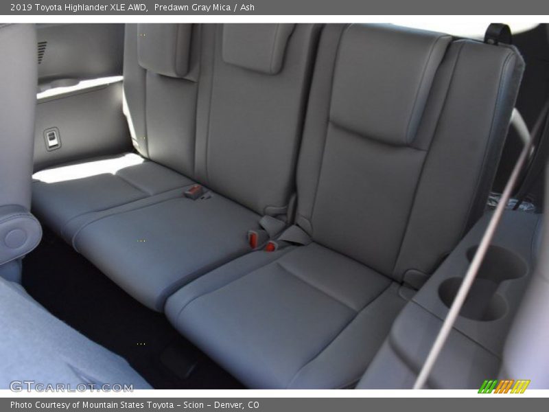 Predawn Gray Mica / Ash 2019 Toyota Highlander XLE AWD