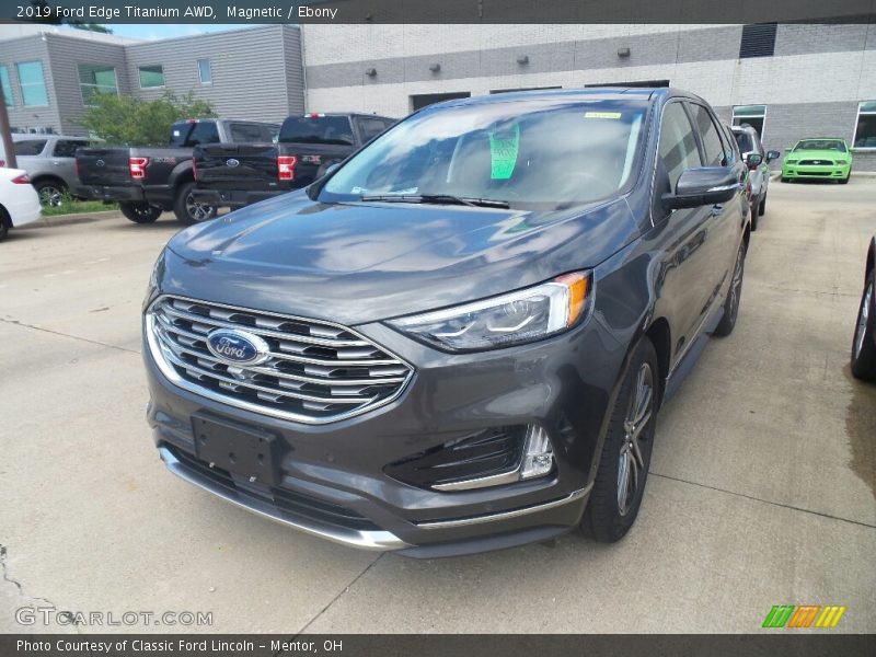 Magnetic / Ebony 2019 Ford Edge Titanium AWD