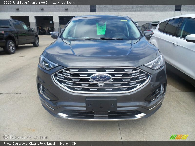 Magnetic / Ebony 2019 Ford Edge Titanium AWD