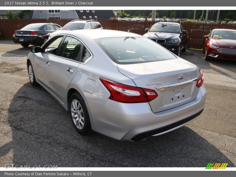 Brilliant Silver / Charcoal 2017 Nissan Altima 2.5 S