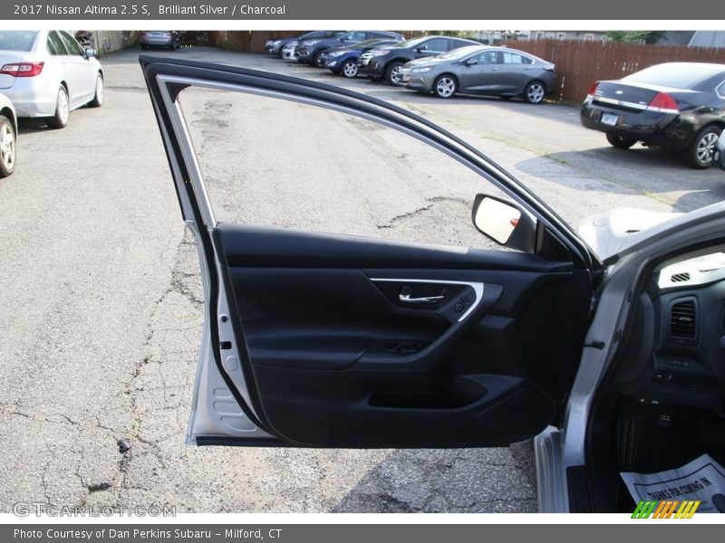 Brilliant Silver / Charcoal 2017 Nissan Altima 2.5 S