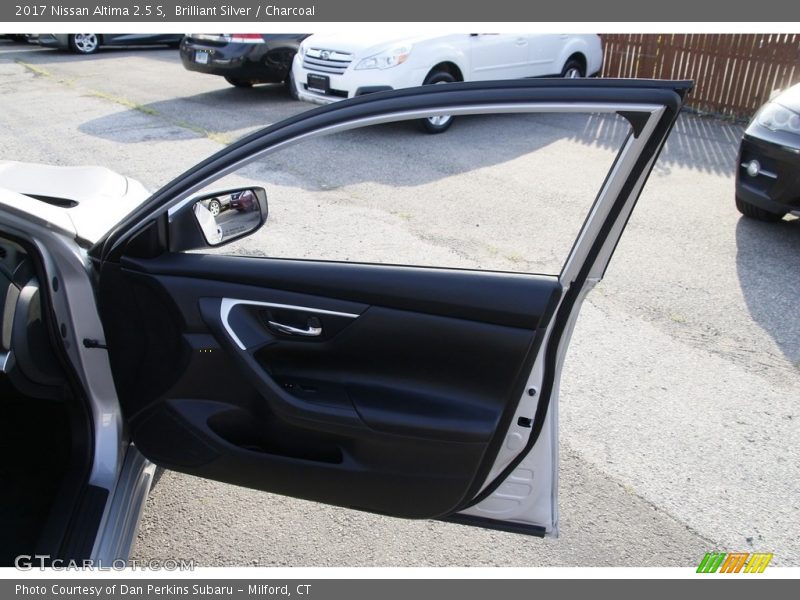 Brilliant Silver / Charcoal 2017 Nissan Altima 2.5 S