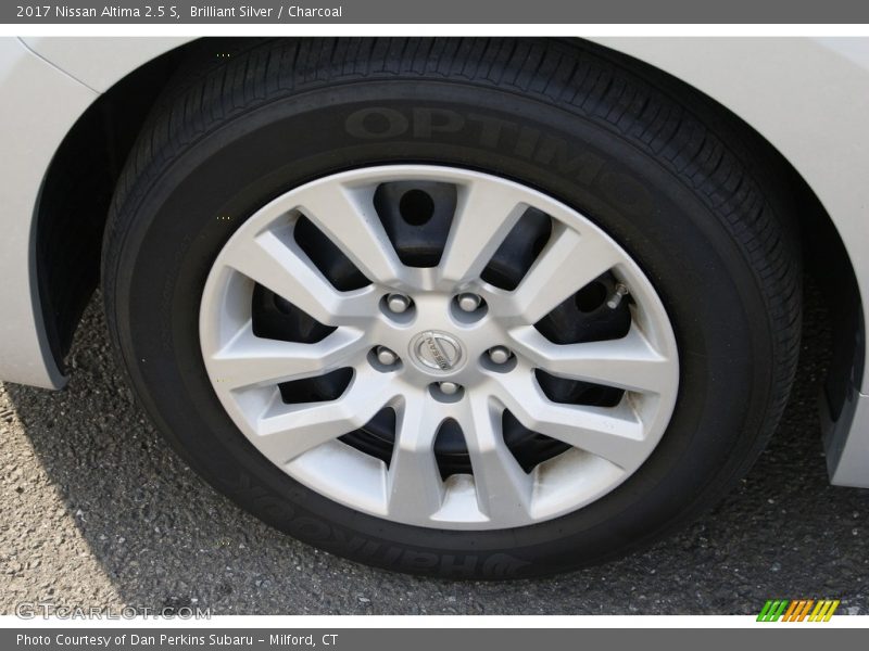 Brilliant Silver / Charcoal 2017 Nissan Altima 2.5 S