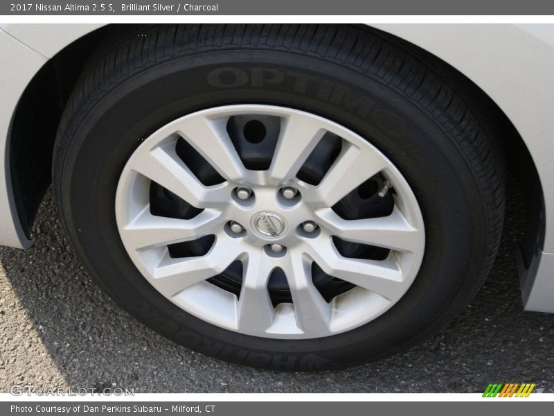 Brilliant Silver / Charcoal 2017 Nissan Altima 2.5 S
